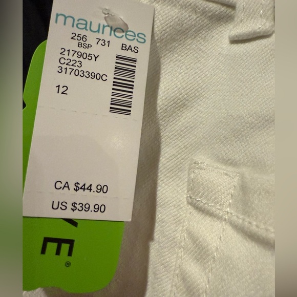 Maurices Women's 5” A-line High Rise Original Fit Super Stretch White Shorts - Picture 5 of 5